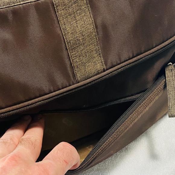 LUG Hula Hoop Diaper / Duffle Bag with Shoulder Straps - Chocolate Brown - Picture 7 of 16